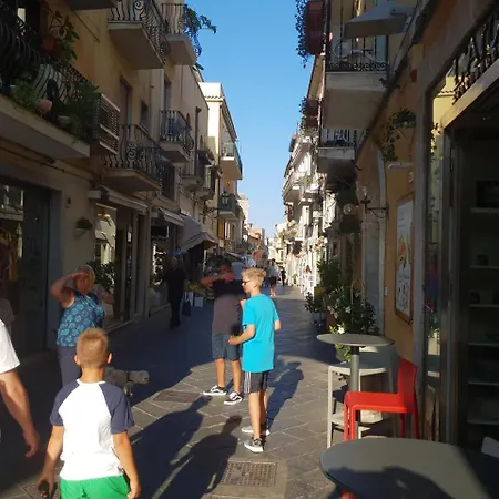 Apartment Caccia Santa Teresa Di Riva